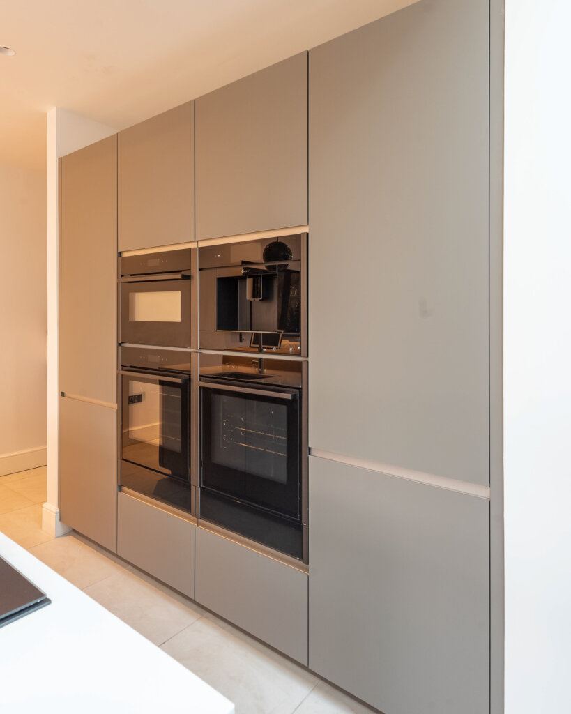 Taupe grey & Sanremo oak accents - Focus - PGK • Premium German Kitchens