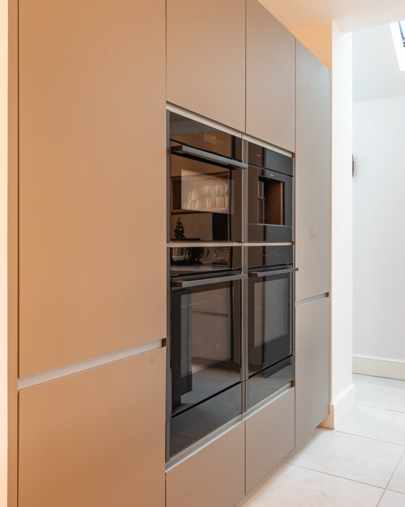 Taupe grey & Sanremo oak accents - Focus - PGK • Premium German Kitchens
