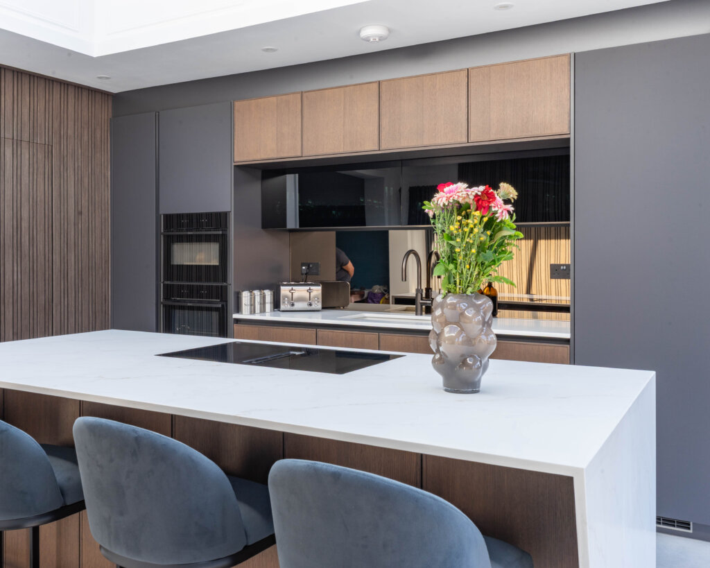 PGK Focus Polar White & Integrated Oak Contemporary Kitchen