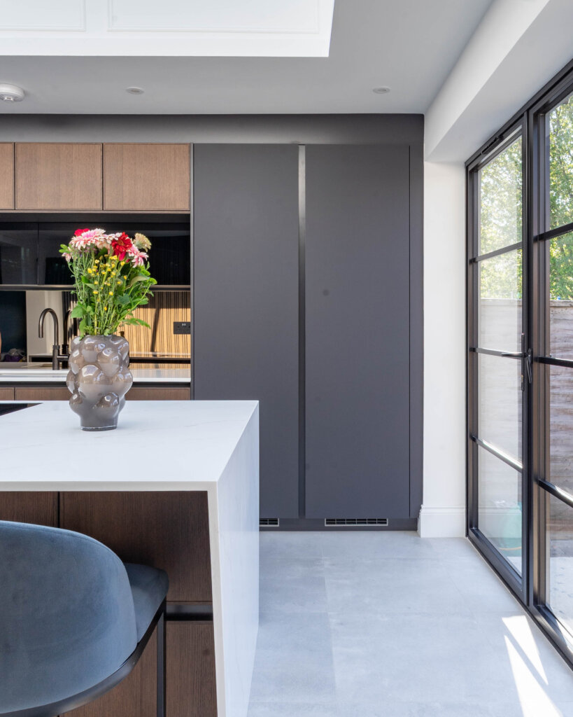 PGK Focus Polar White & Integrated Oak Contemporary Kitchen
