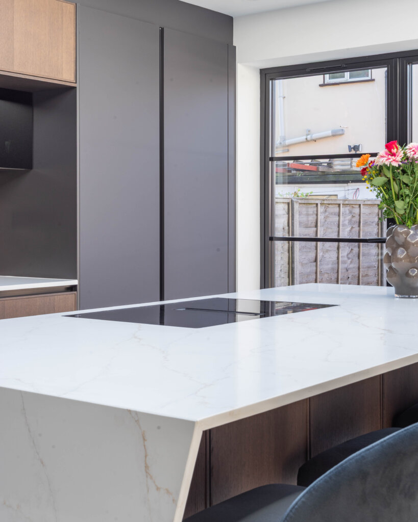 PGK Focus Polar White & Integrated Oak Contemporary Kitchen