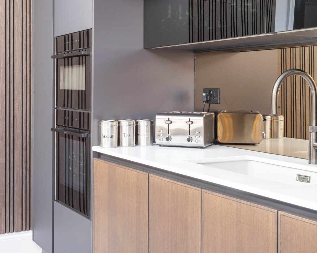 PGK Focus Polar White & Integrated Oak Contemporary Kitchen