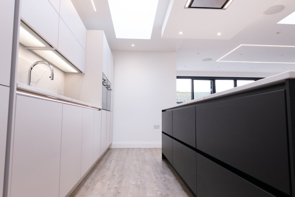 Signature white matt kitchen with marble splashback and integrated Siemens ovens